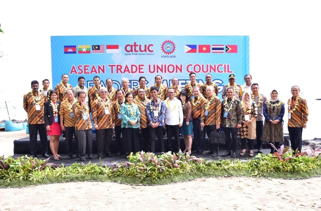 atuc bali meeting group outside